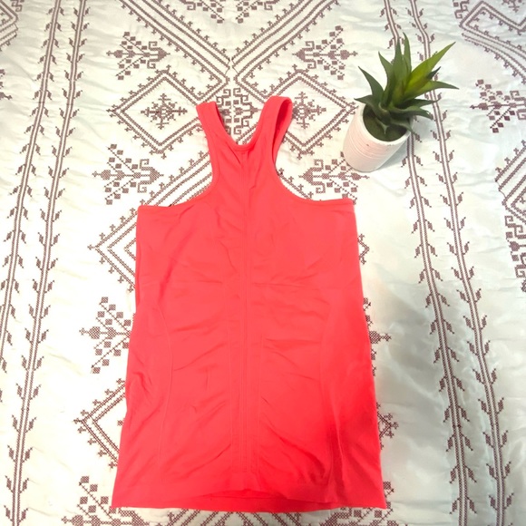 🌟MPG Workout Top🌟 - Picture 3 of 4